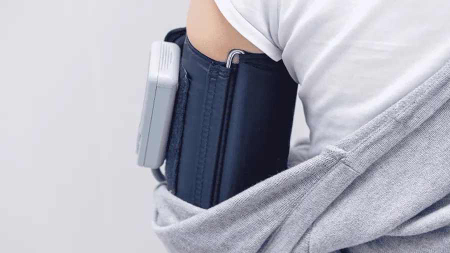 Monitor Holter de presión arterial en el brazo